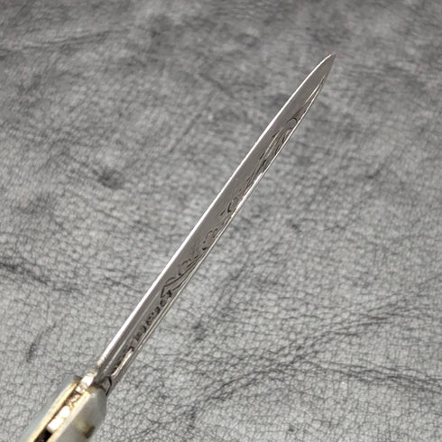 1924年 英国アンティーク 白蝶貝ハンドル 純銀彫刻ブレード 折りたたみペンナイフ